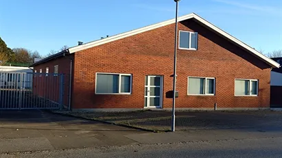 Kontor m. lager. Web shop mm.