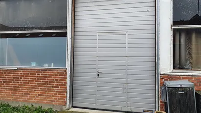 225m² lejemål ledigt 1/4 2026. Masser af udnyttelsesmuligheder..