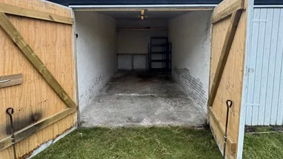 Praktisk og regulær garage med gode anvendelsesmuligheder