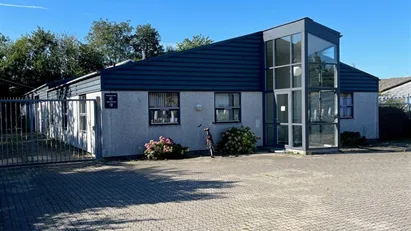 Lager med port til leje