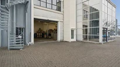 HØJLOFTET LAGER MED STOR RULLEPORT