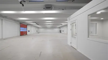 676 m2 søjlefrit lagerlokale med kontor